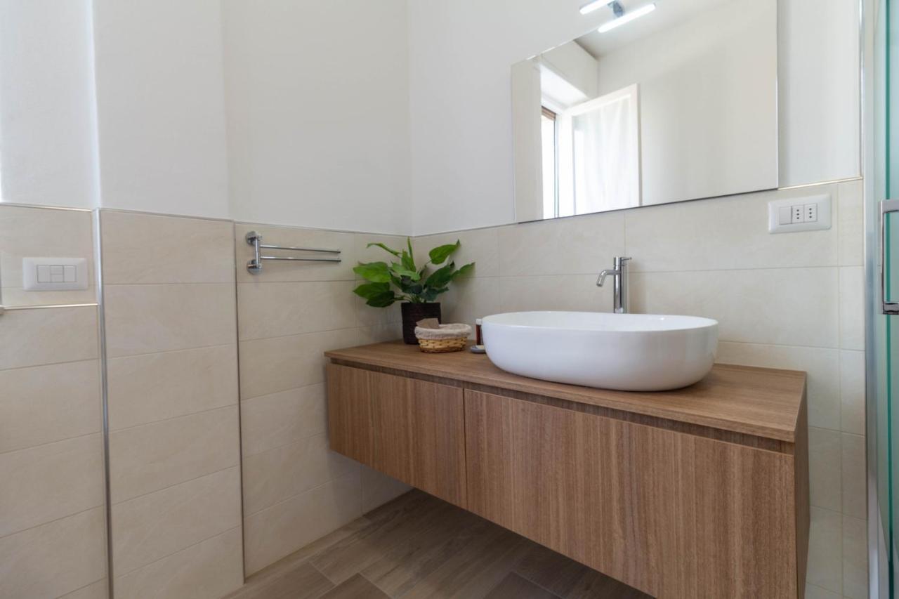 Mamma Ciccia Holiday Home - Casa Imperia Манделло-дель-Ларио Экстерьер фото
