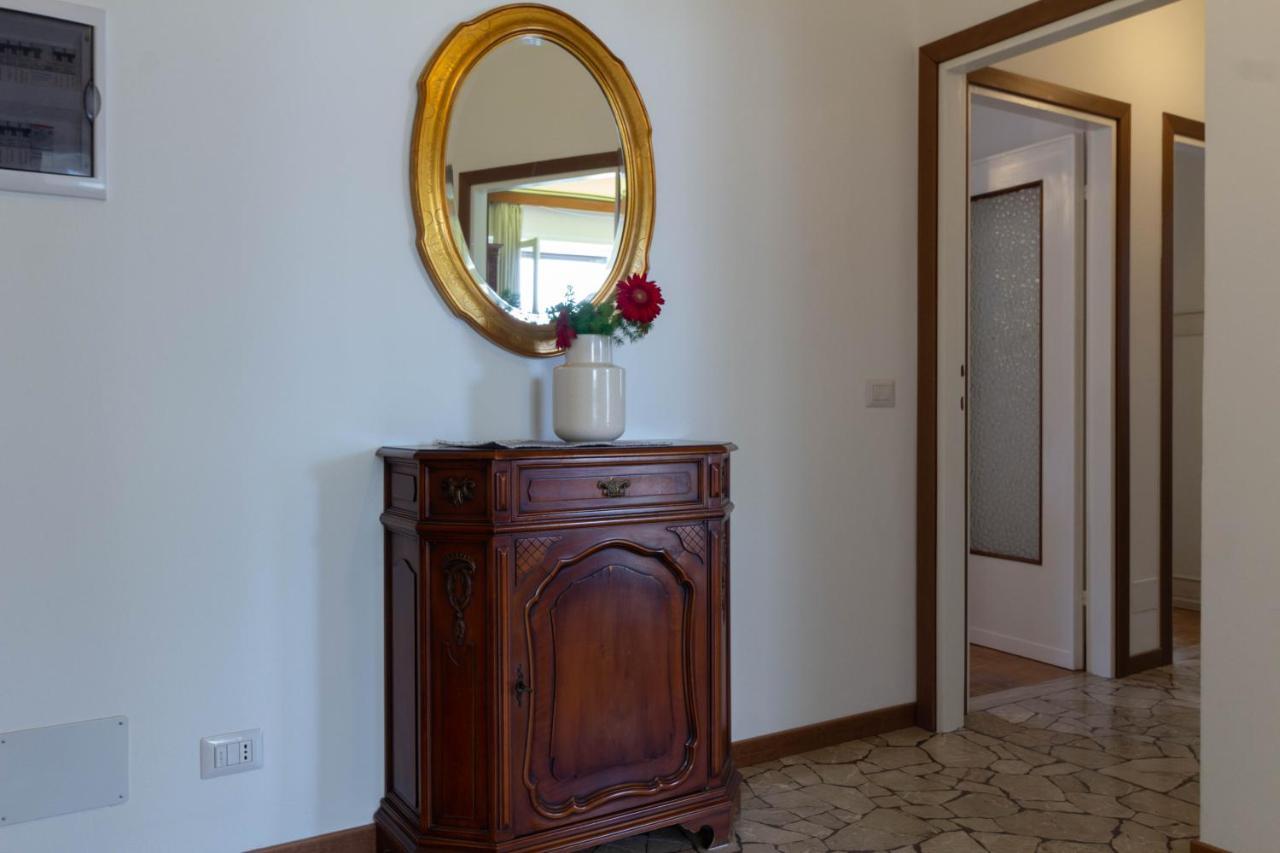 Mamma Ciccia Holiday Home - Casa Imperia Манделло-дель-Ларио Экстерьер фото