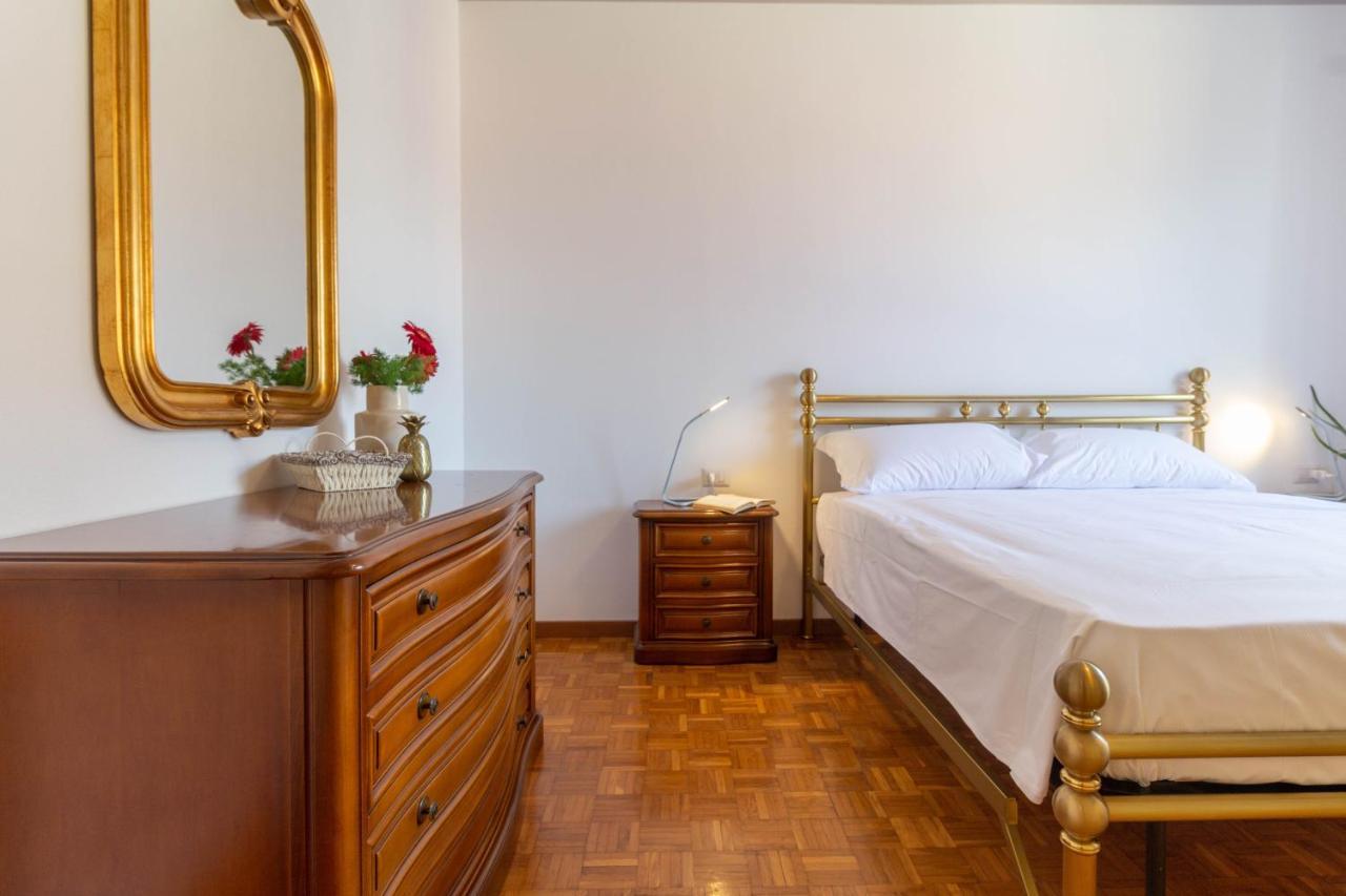 Mamma Ciccia Holiday Home - Casa Imperia Манделло-дель-Ларио Экстерьер фото
