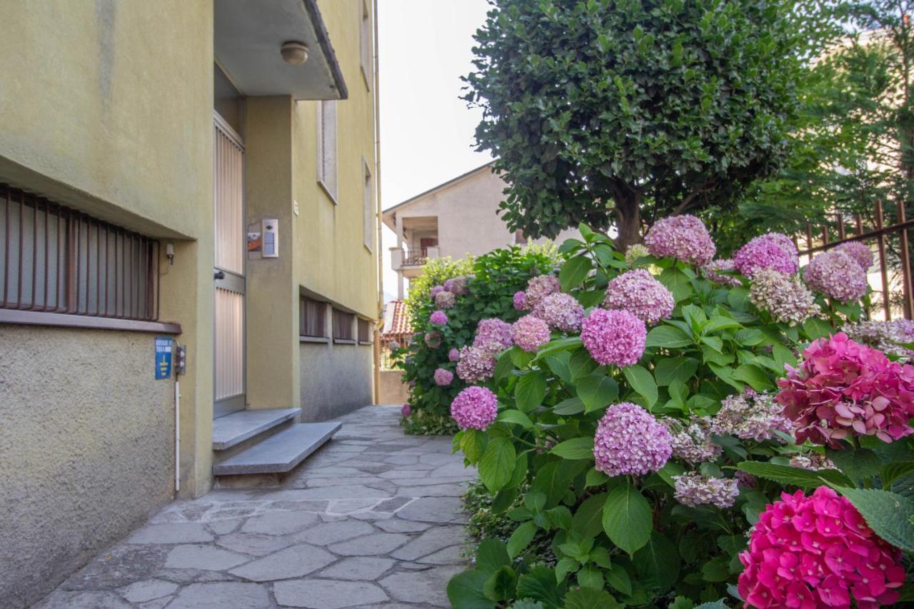 Mamma Ciccia Holiday Home - Casa Imperia Манделло-дель-Ларио Экстерьер фото