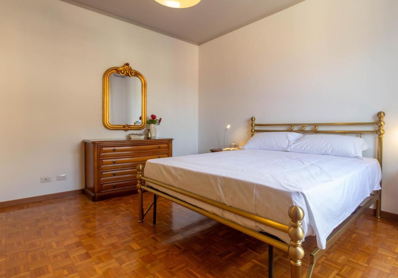 Mamma Ciccia Holiday Home - Casa Imperia Манделло-дель-Ларио Экстерьер фото