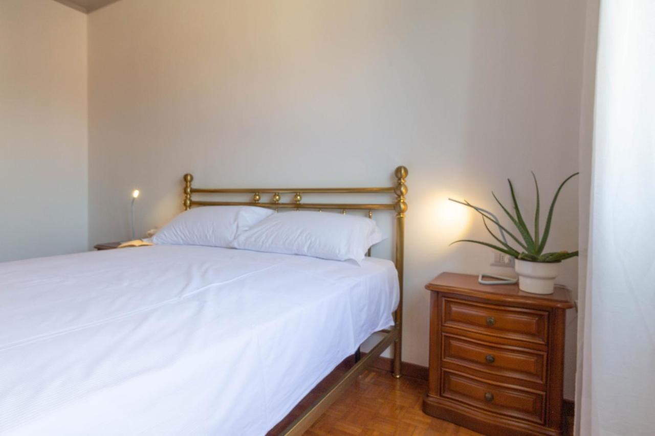 Mamma Ciccia Holiday Home - Casa Imperia Манделло-дель-Ларио Экстерьер фото
