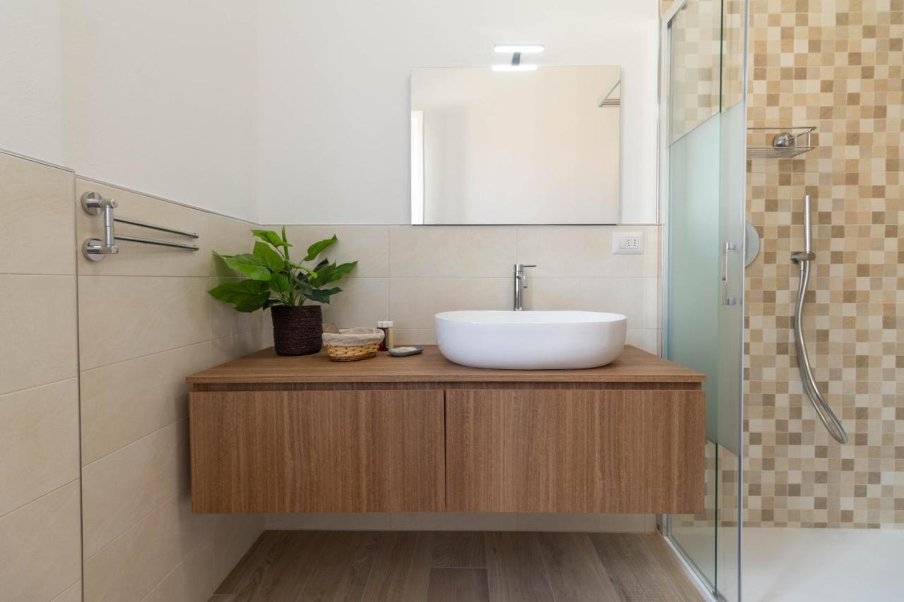 Mamma Ciccia Holiday Home - Casa Imperia Манделло-дель-Ларио Экстерьер фото