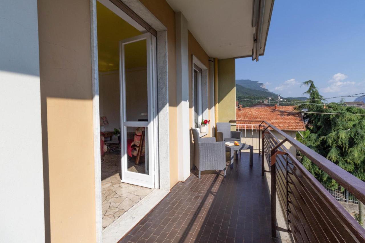 Mamma Ciccia Holiday Home - Casa Imperia Манделло-дель-Ларио Экстерьер фото