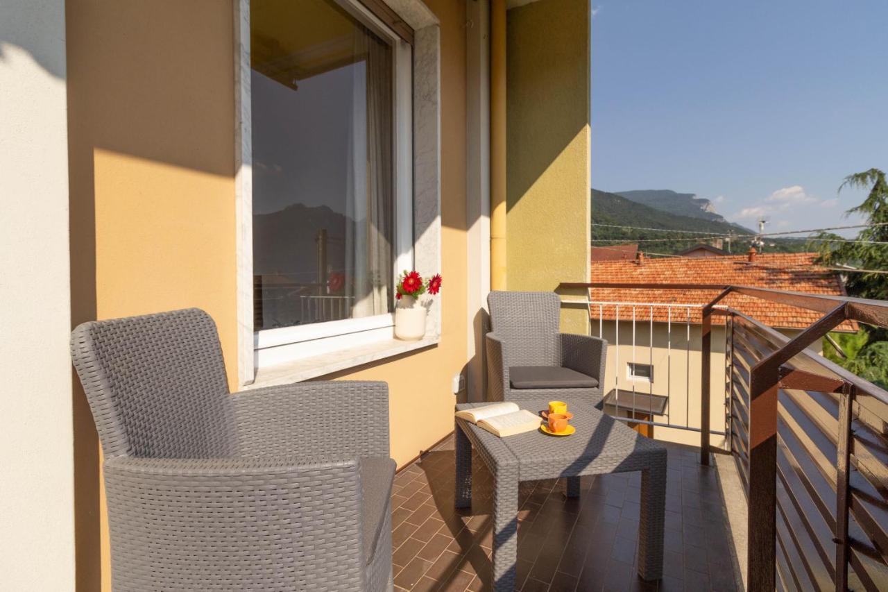 Mamma Ciccia Holiday Home - Casa Imperia Манделло-дель-Ларио Экстерьер фото