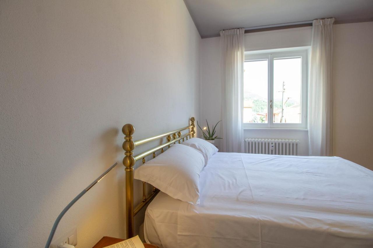 Mamma Ciccia Holiday Home - Casa Imperia Манделло-дель-Ларио Экстерьер фото